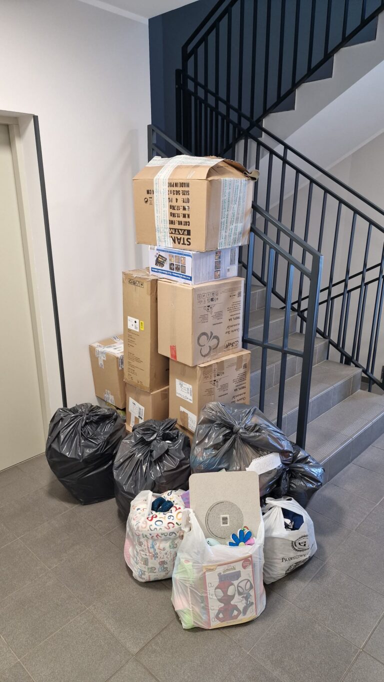 Kartony i torby przygotowane do przeprowadzki