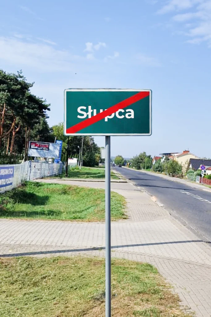 znak drogowy z przekreślonym napisem SŁUPCA